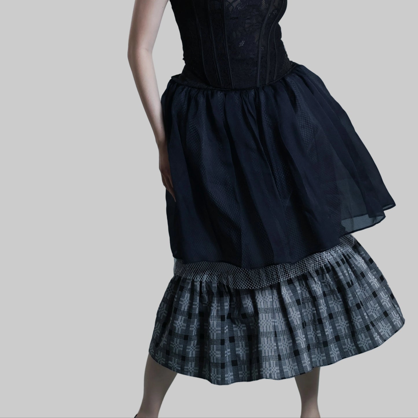 GARTERIZED SKIRT IN BLACK BINAKOL WEAVE