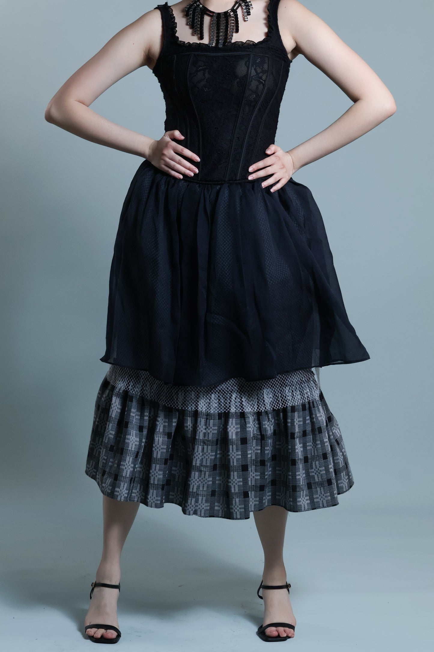 GARTERIZED SKIRT IN BLACK BINAKOL WEAVE