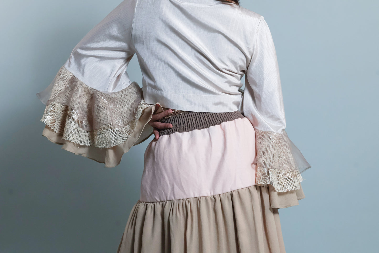 LEAD SINGER PONCHO IN CREAM TNALAK