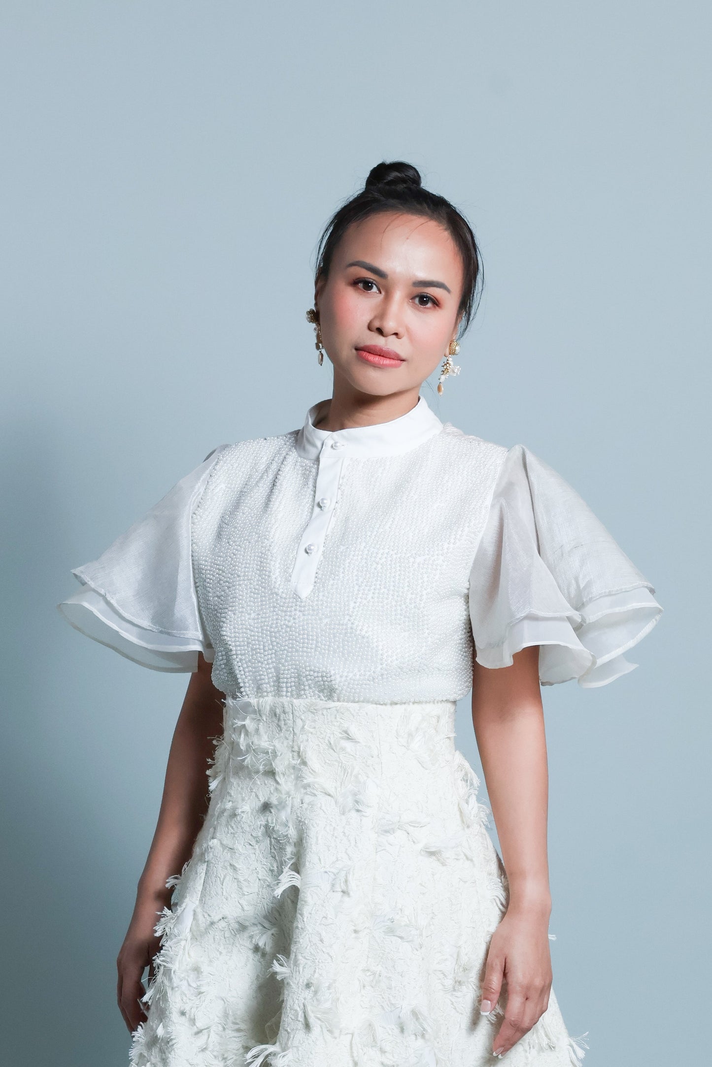 MARIKIT TOP IN WHITE  IN PEARL WHITE WITH BINAKOL