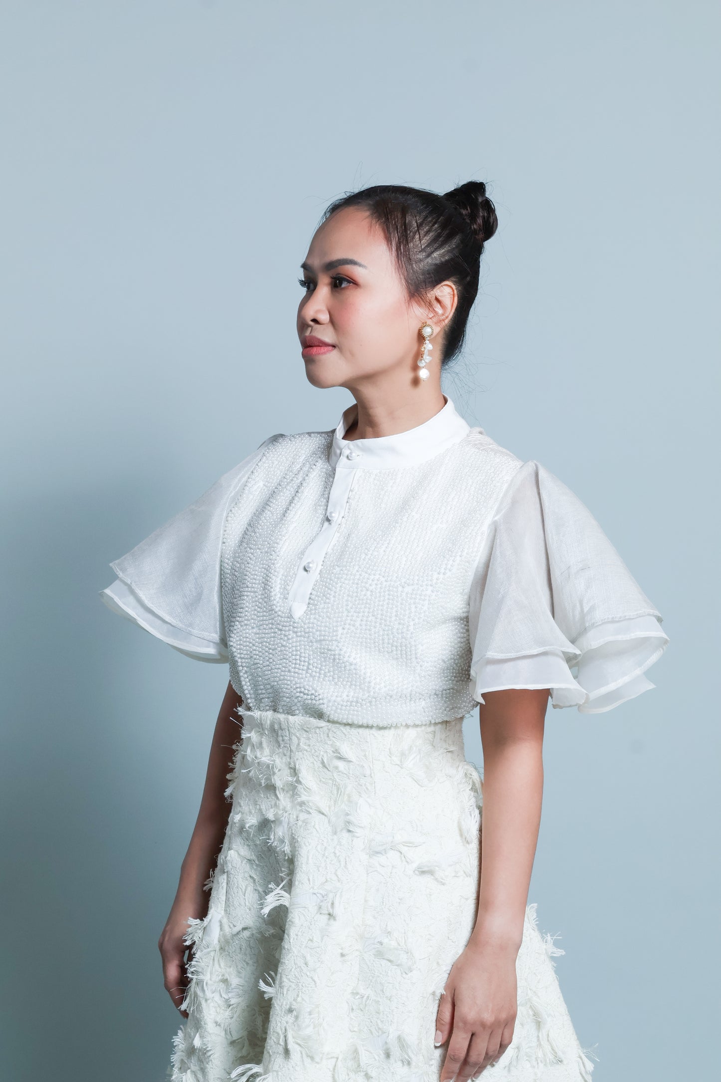 MARIKIT TOP IN WHITE  IN PEARL WHITE WITH BINAKOL