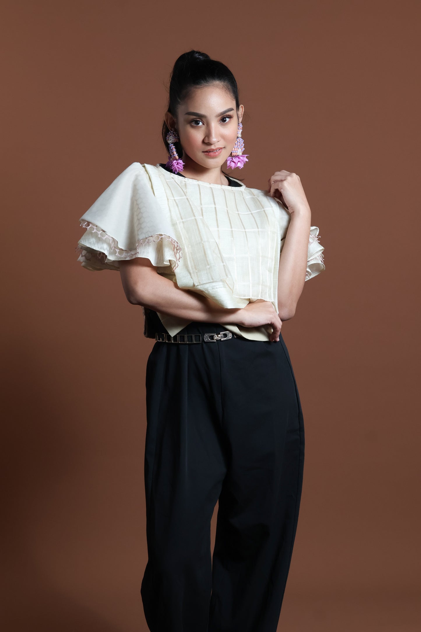 BONGGANG SLEEVES BIB IN EARTH WITH SUKSUK BARONG