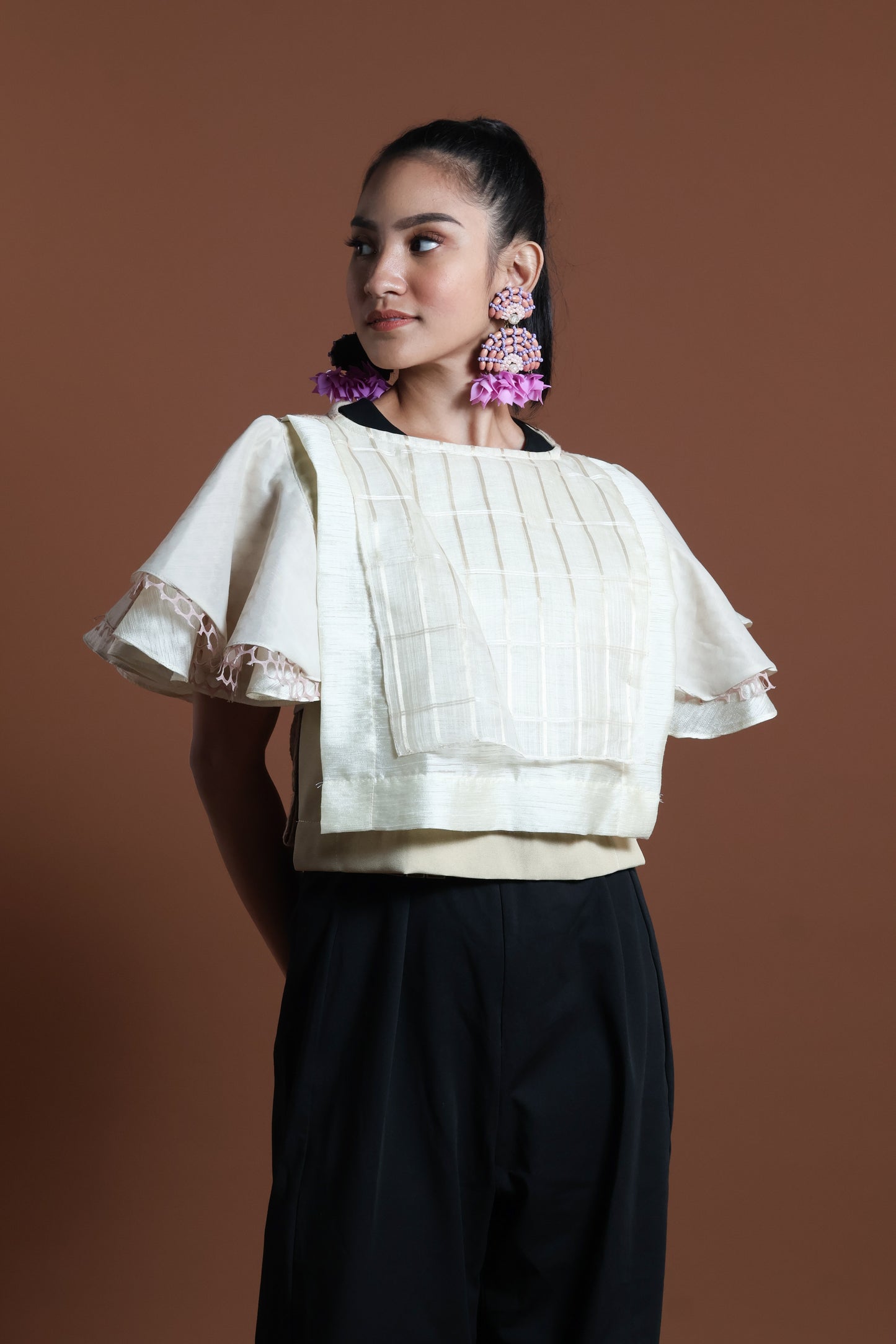 BONGGANG SLEEVES BIB IN EARTH WITH SUKSUK BARONG