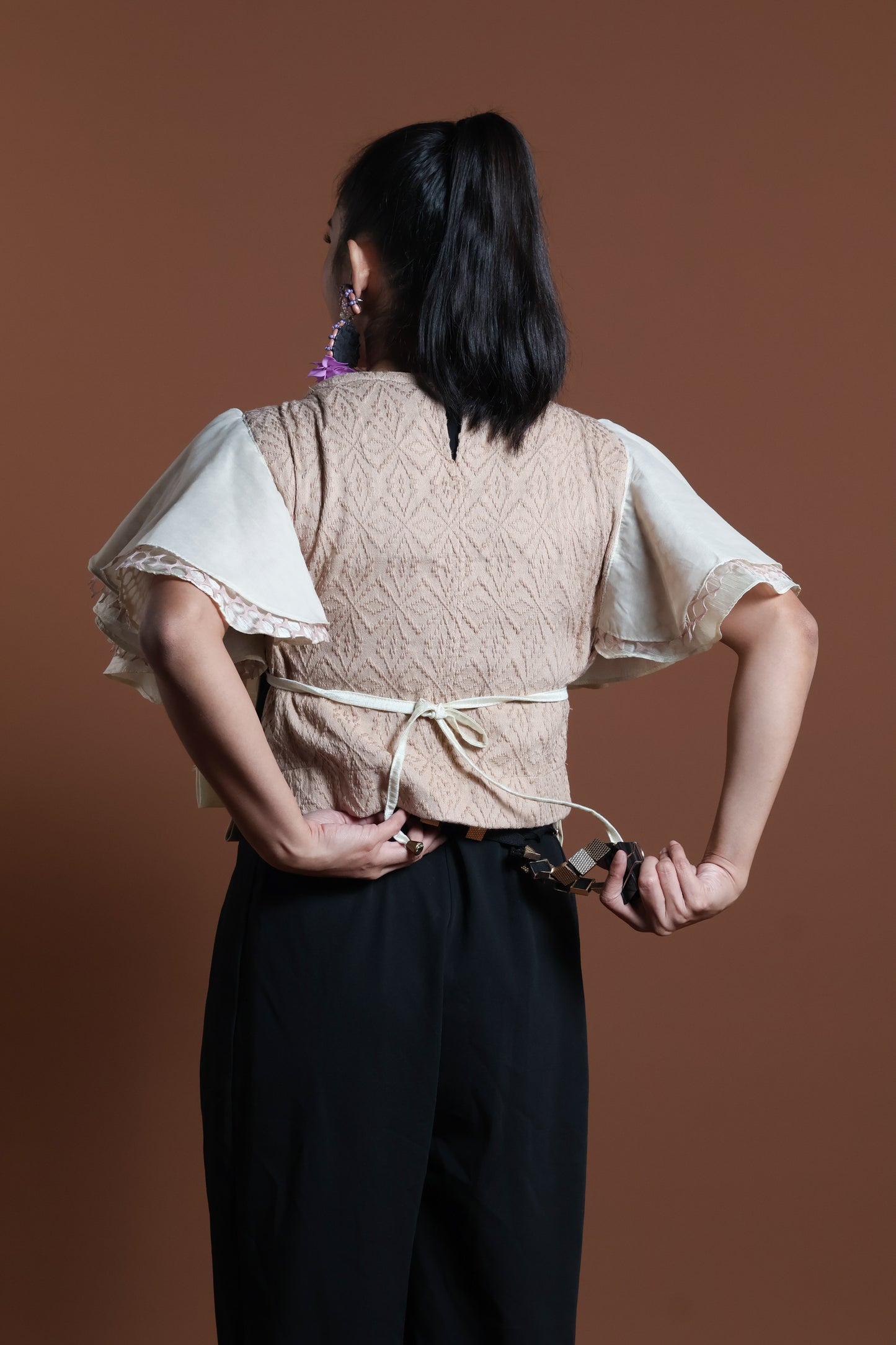 BONGGANG SLEEVES BIB IN EARTH WITH SUKSUK BARONG