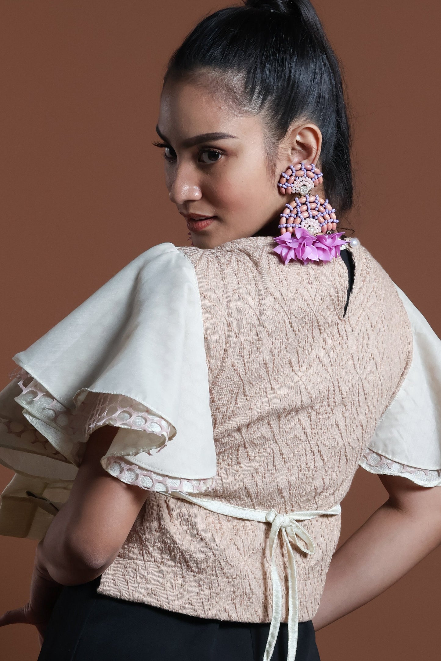 BONGGANG SLEEVES BIB IN EARTH WITH SUKSUK BARONG