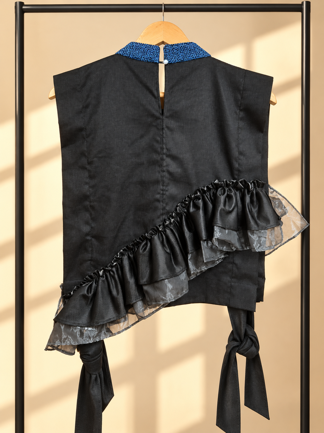 MAKUHA KA SA TINGIN IN BLACK WITH KABANGKALAN WEAVE