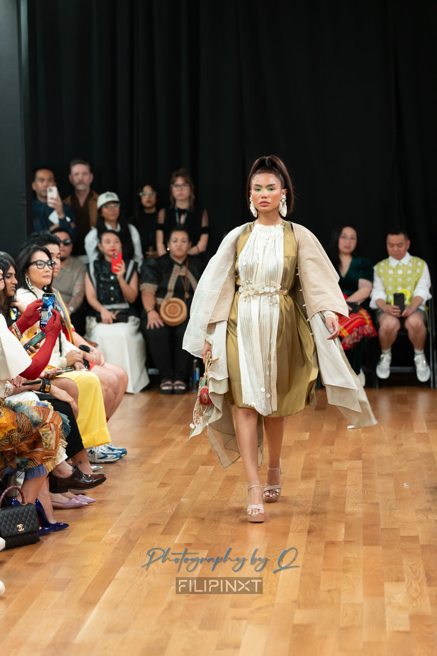 Dyosang Bumaba sa Langit: New York Fashion Week Look 3