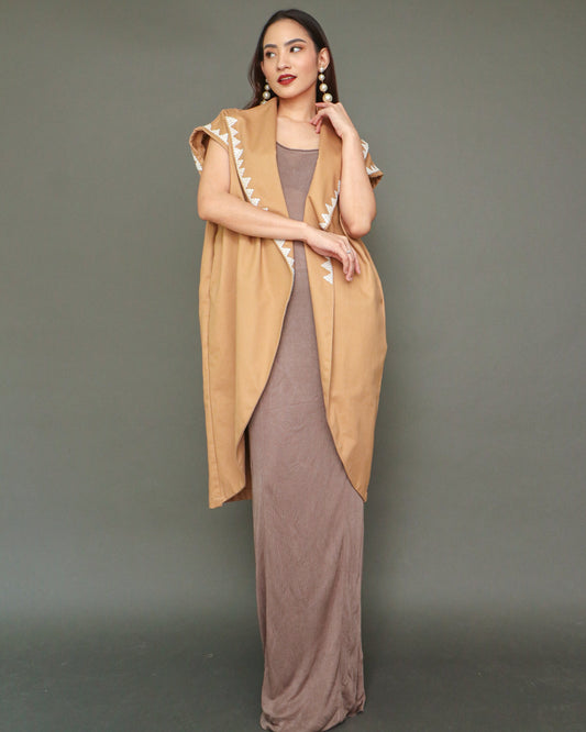 Dignidad Trench Kimono with Deep Pockets and Hand Beadwork in Coffee