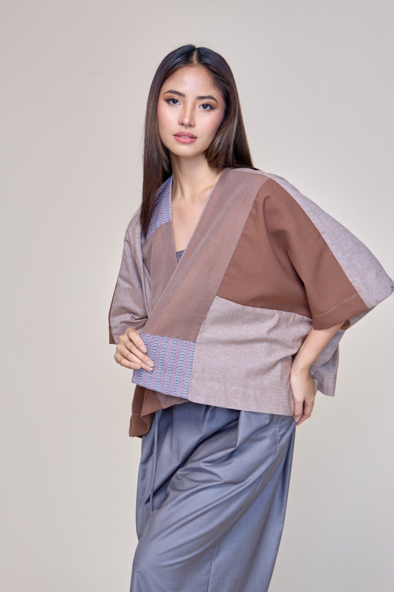Heritage Poncho in Dark Brown with Kantarines