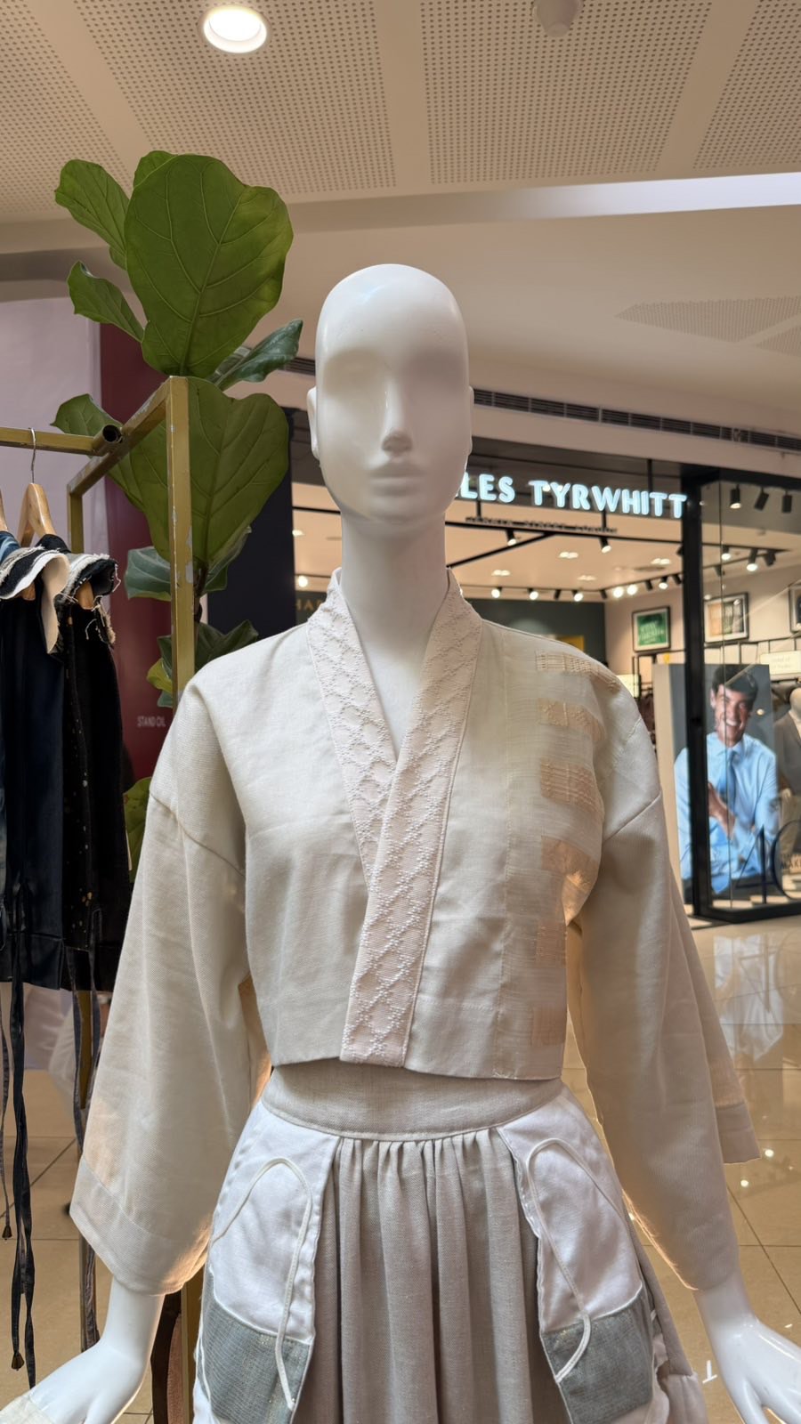 CROP KIMONO IN CREAM LINEN WITH SUKSUK BARONG