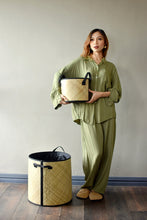 Load image into Gallery viewer, Zen Pandan Round Planter Basket